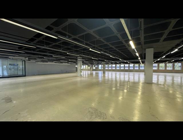 2,420M² WAREHOUSE TO LET IN EASTGATE